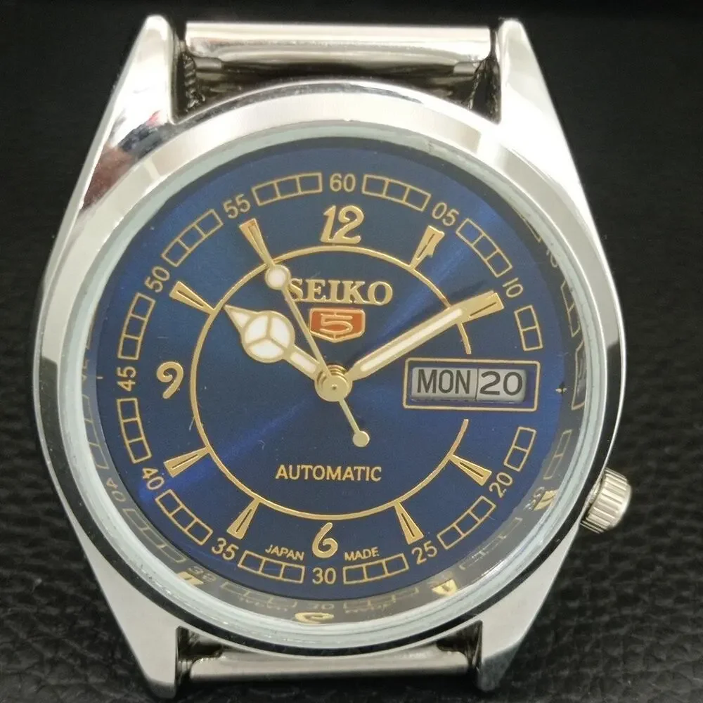 Vintage 1972 Seiko Automatic Mens Silver Watch W/daydate & Blue accents